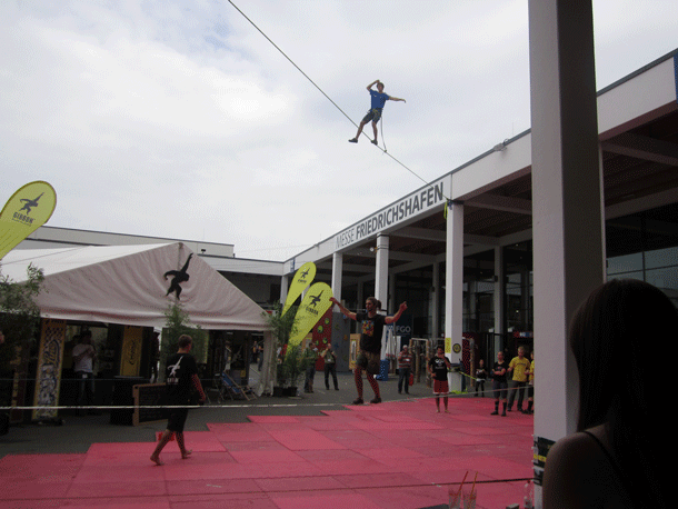 OutDoor2012-Slacklinen ist auch hier der Trend