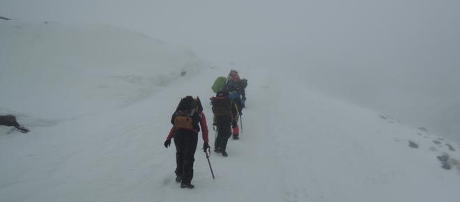 Aufstieg zur Huette, mit Hagel, Sturm und Schnee