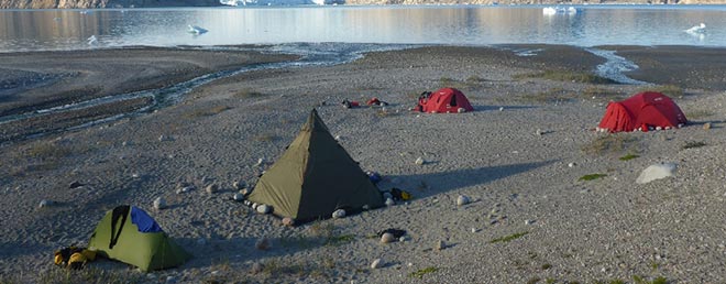 Zeltlager am Fjord