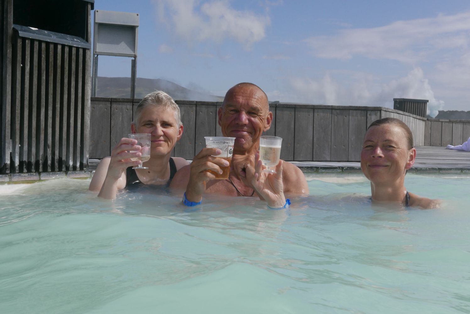 Sekt und Bier in der Blauen Lagune