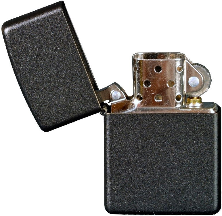 Zippo geöffnet / Zippo opened