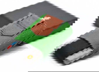 MakakaOnTheRun Kartenetui Pull Tab grün PT