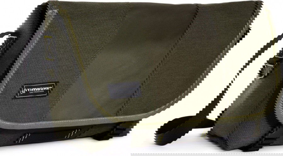 Timbuk2 Classic Messenger Bag S Timbuk2 Classic Messenger Bag S Farbe / color: army/acid () Timbuk2 Classic Messenger Bag S Timbuk2 Classic Messenger Bag S Farbe / color: army/acid ()