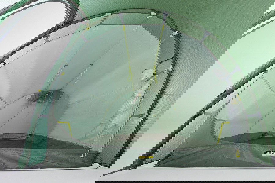 Eingang Innenzelt offen / Entrance inner tent open