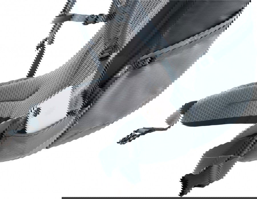 Reißverschluss-Tasche integriert in Hüftflosse / Zipped pocket integrated in hip fin