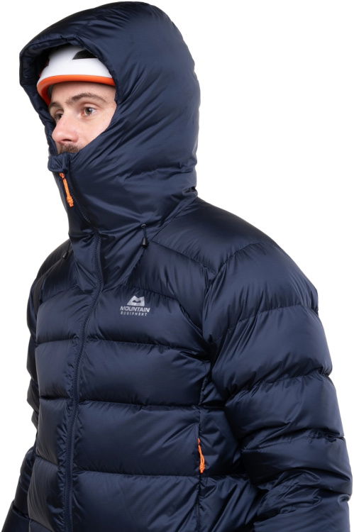 Kapuze mit Helm / hood with helmet