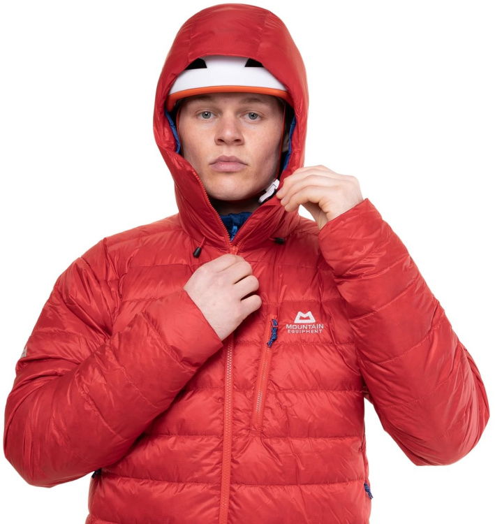 Kapuze mit Helm / hood with helmet