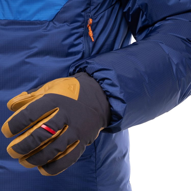 Detail Ärmelsaum / detail cuff