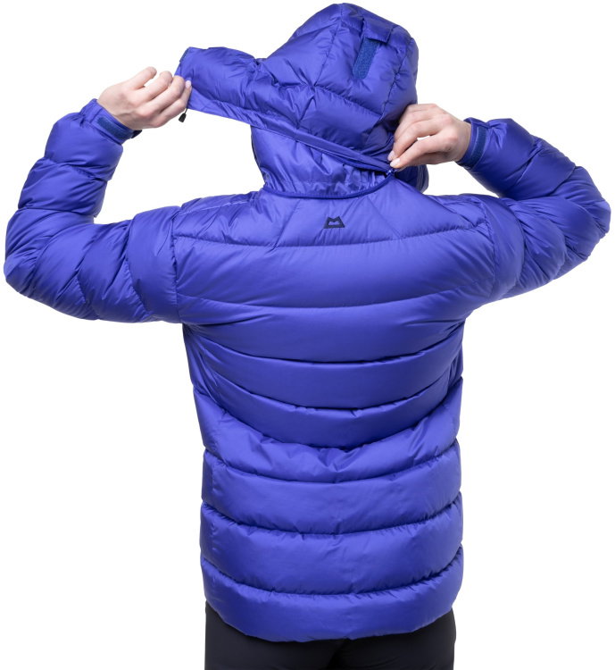 Detail abnehmbare Kapuze / detail detachable hood, Farbe/color: clematis