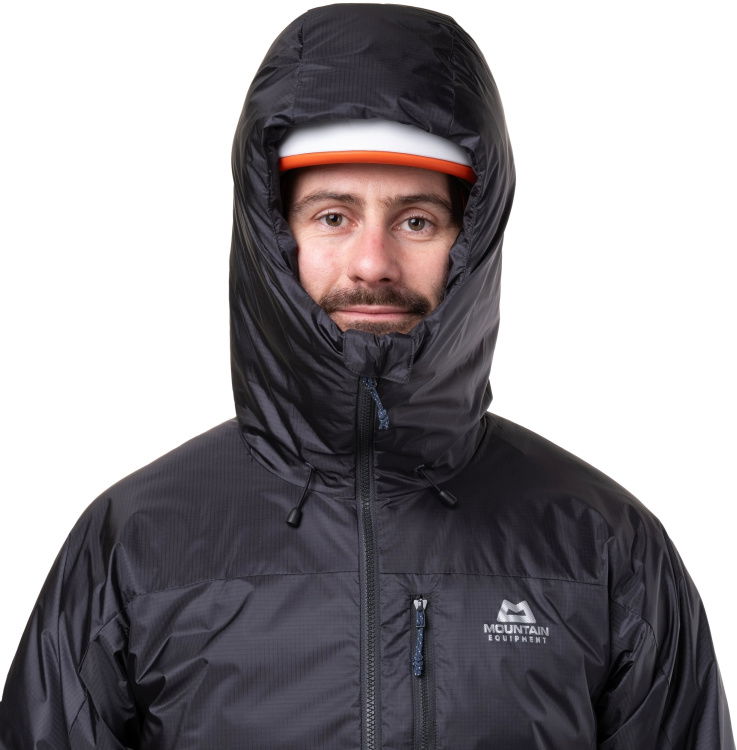 Kapuze mit Helm / hood with helmet