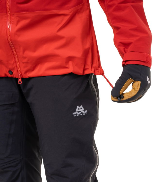 Detail Saum / detail hem