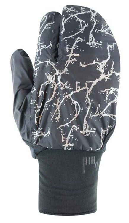 Mit "Kapuze" / with "hood"