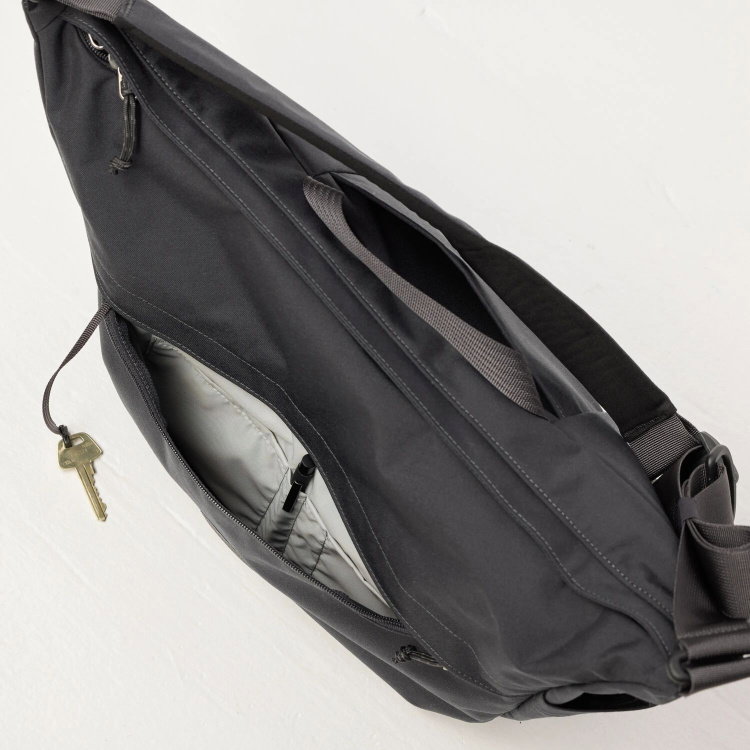 Seitenfach / Side compartment