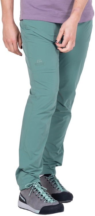 Details Oberschenkeltasche / details zipped thigh pockets, Farbe/color: sea_pine
